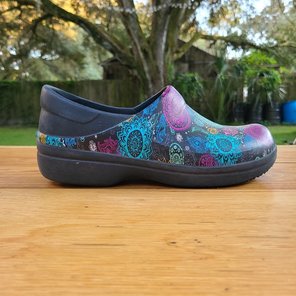 Crocs Neria Pro 2 Floral Nursing Clog Woman's 10